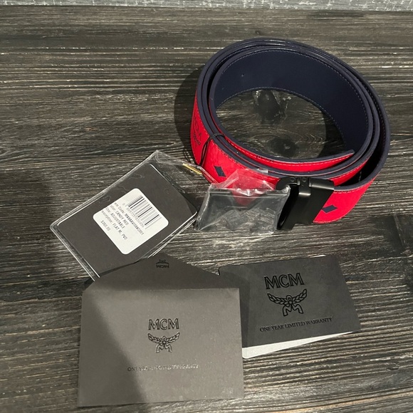 NWT MCM Claus Reversible Leather Belt Red Matte Black - Picture 5 of 9